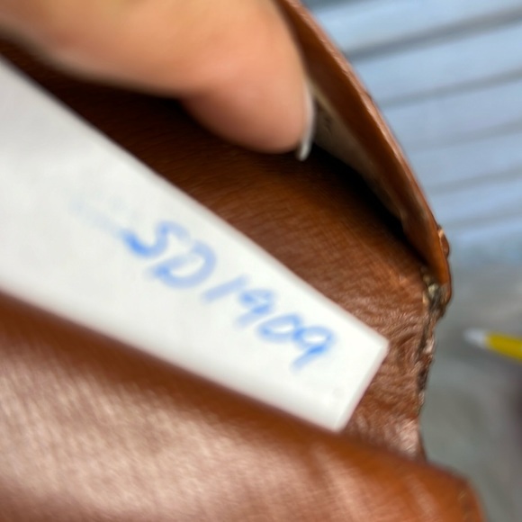 Authentic Louis Vuitton Vintage Monogram Kiss Wallet - Picture 9 of 9